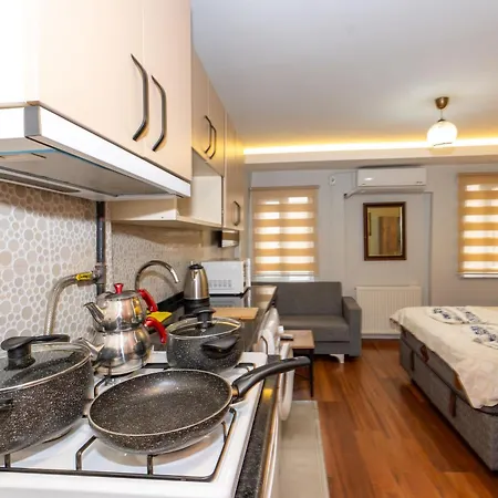 Rest At * Κωνσταντινούπολη