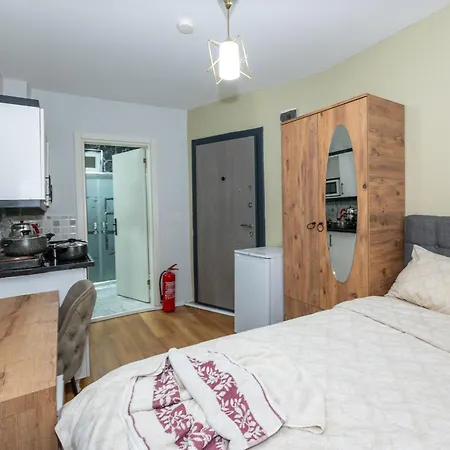 Rest At * Κωνσταντινούπολη